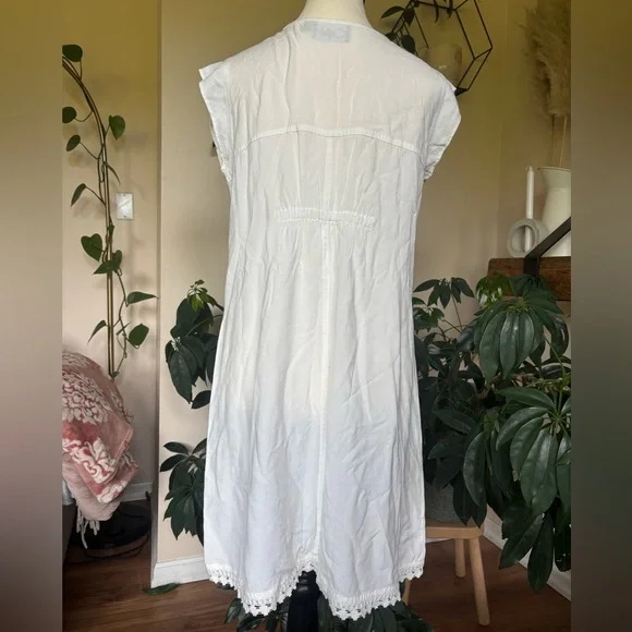 Coline White Embroidered Dress with Cap Sleeves - Picture 4 of 7